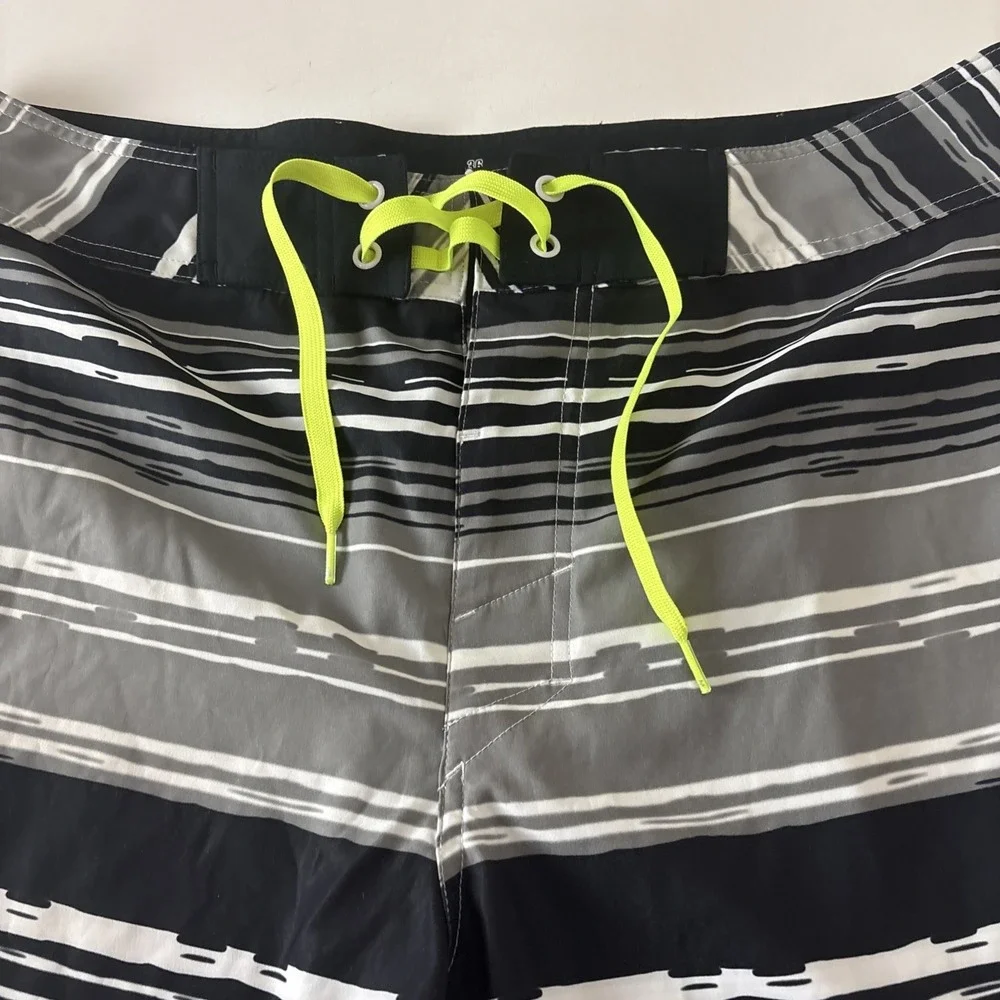 Under Armour Men's Black Gray White stripe Board Shorts Swim Drawstring Size 36